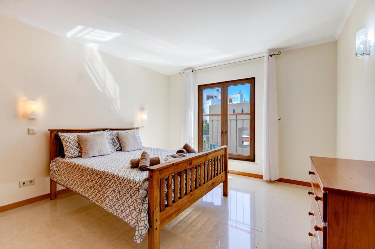 Two Bedroom Apartment With Rooftop Pool In Alvor Exterior photo