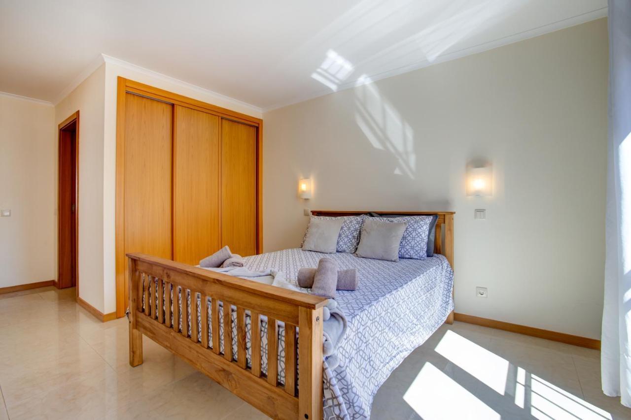 Two Bedroom Apartment With Rooftop Pool In Alvor Exterior photo